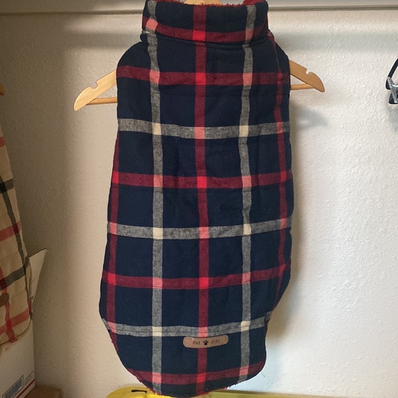 Pet Life Allegiance Insulated Plaid Dog Jacket w/ Interior Sherpa - Picture 4 of 17